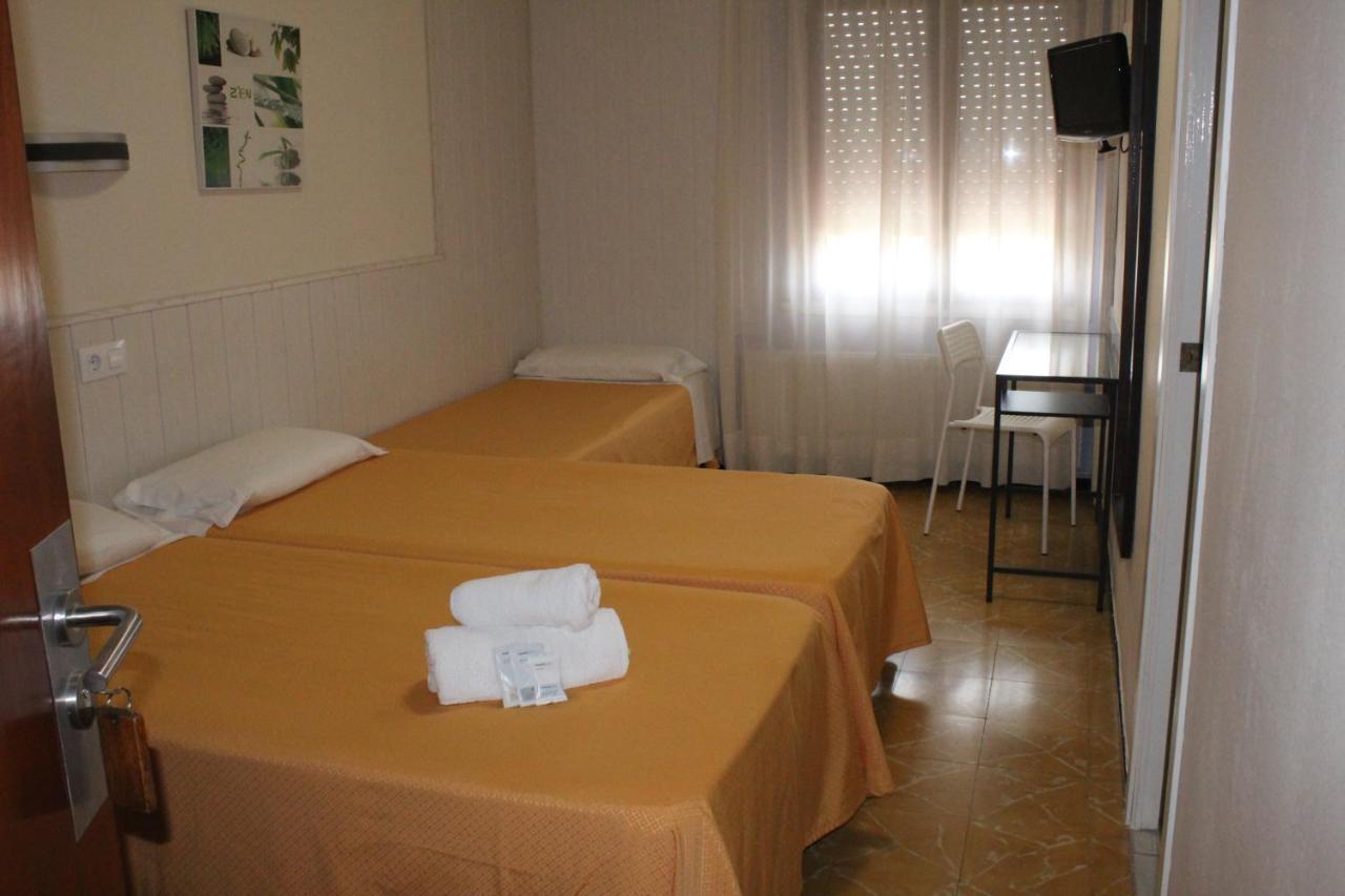 Hostal Fabrellas Caldes de Malavella Exteriör bild