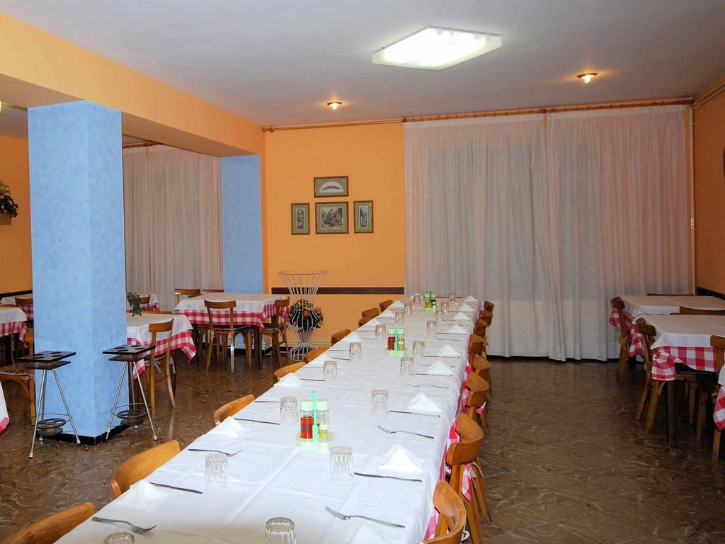 Hostal Fabrellas Caldes de Malavella Exteriör bild
