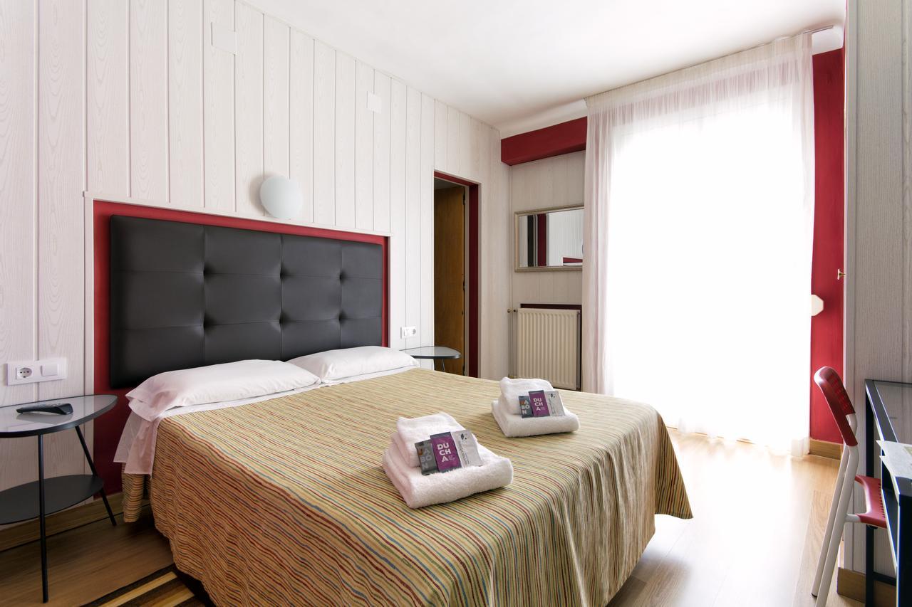 Hostal Fabrellas Caldes de Malavella Exteriör bild