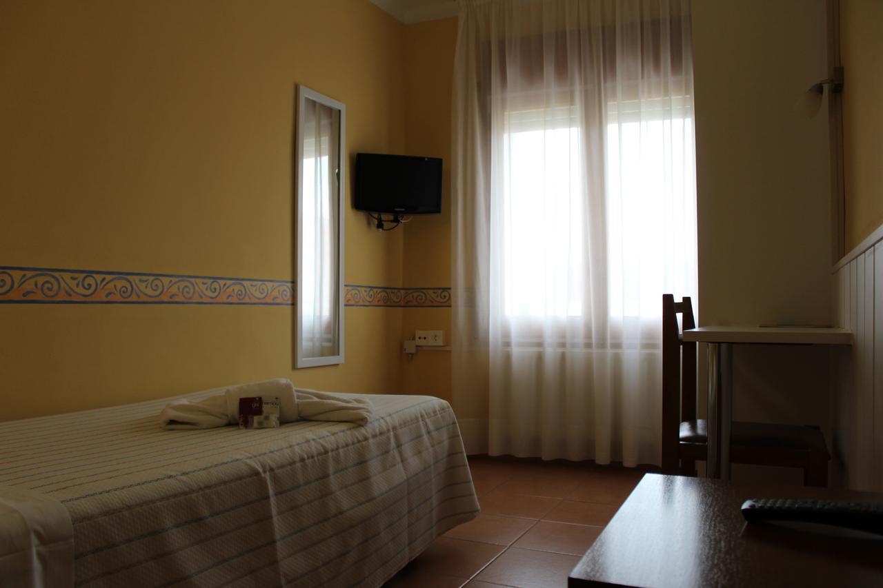 Hostal Fabrellas Caldes de Malavella Rum bild