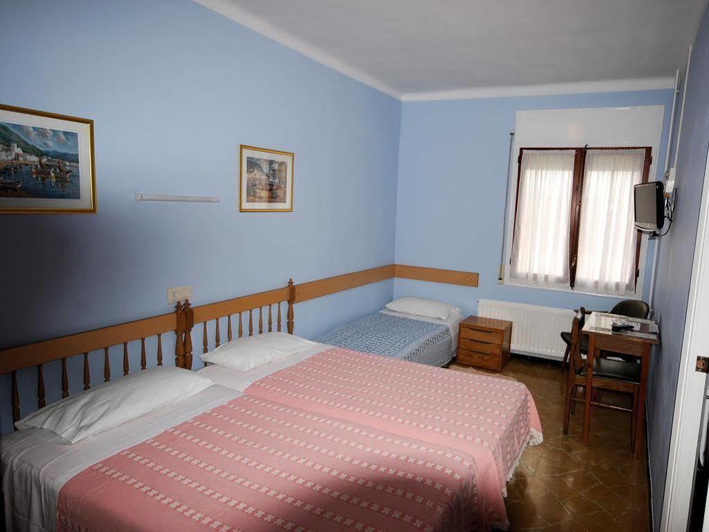 Hostal Fabrellas Caldes de Malavella Exteriör bild
