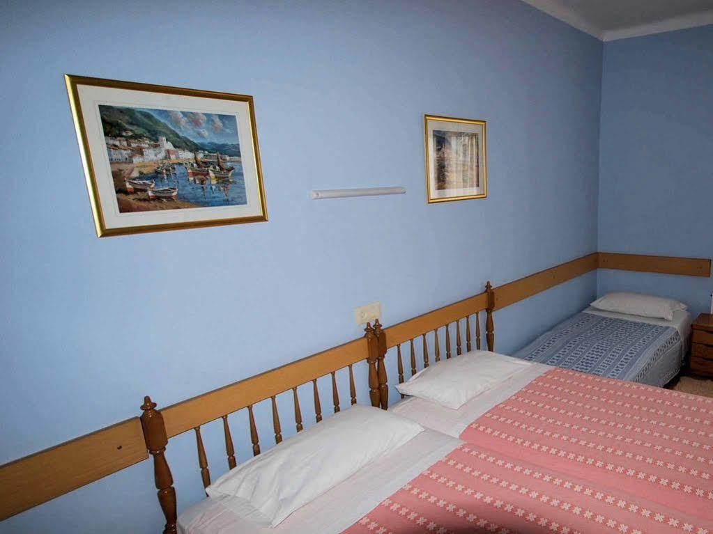 Hostal Fabrellas Caldes de Malavella Exteriör bild